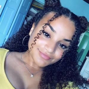 Meet your Posher, Yasmine